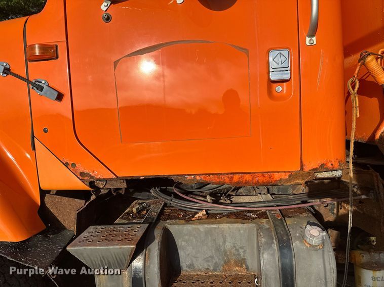 image for item DT6404 1999 International 2554 dump truck