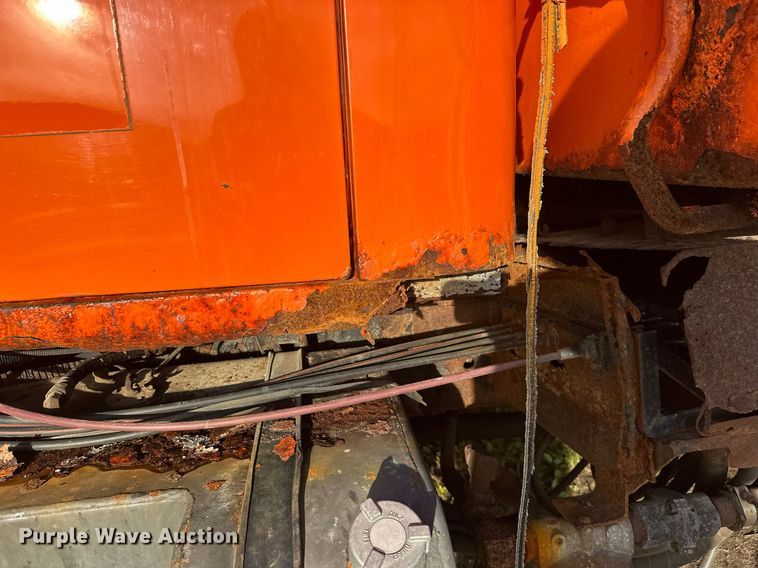 image for item DT6404 1999 International 2554 dump truck