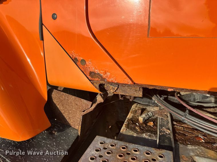 image for item DT6404 1999 International 2554 dump truck