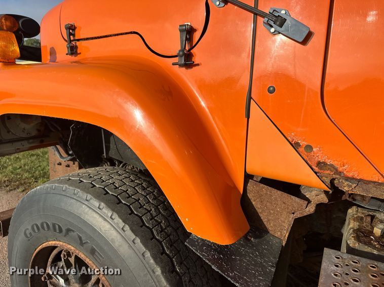 image for item DT6404 1999 International 2554 dump truck