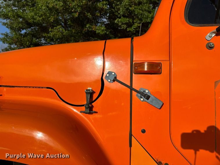 image for item DT6404 1999 International 2554 dump truck