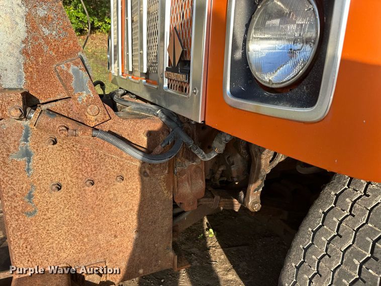 image for item DT6404 1999 International 2554 dump truck