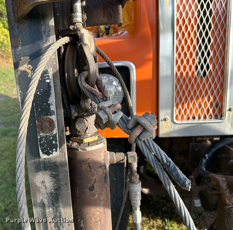 image for item DT6404 1999 International 2554 dump truck