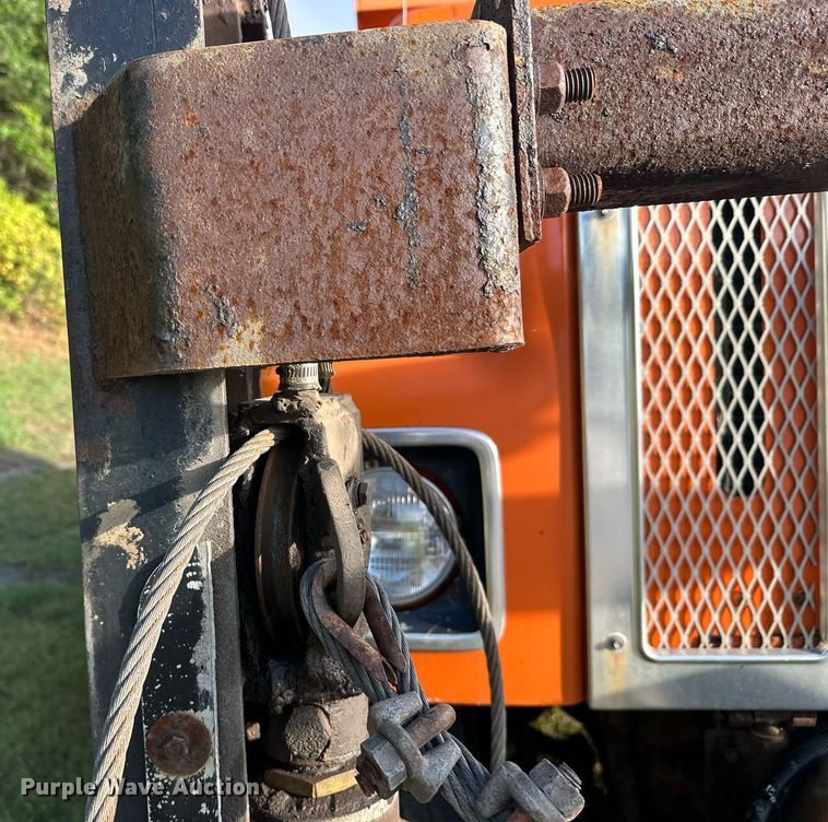 image for item DT6404 1999 International 2554 dump truck