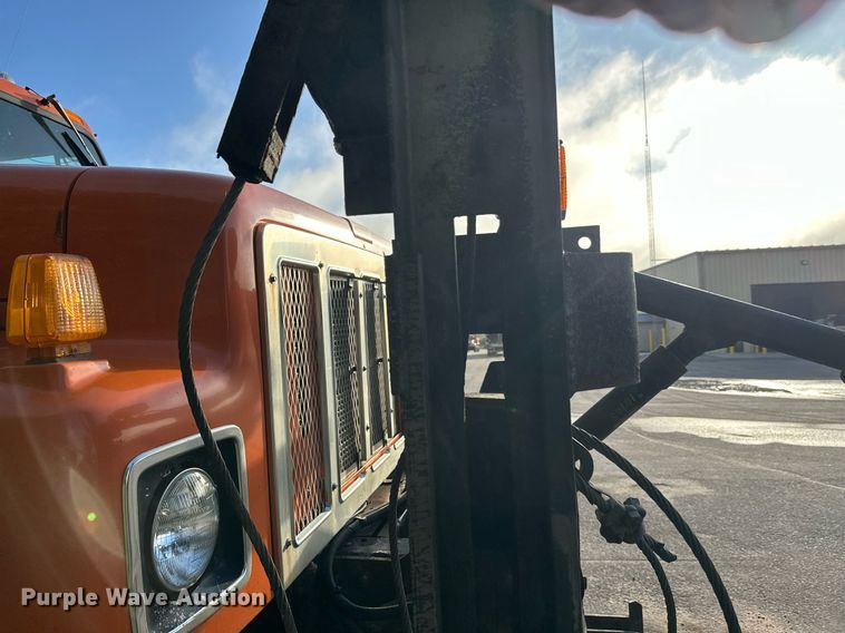 image for item DT6404 1999 International 2554 dump truck