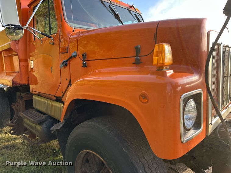 image for item DT6404 1999 International 2554 dump truck