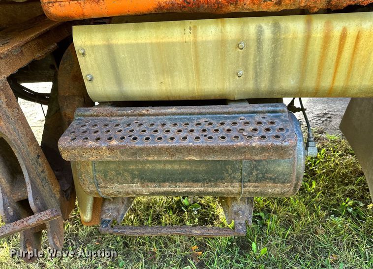 image for item DT6404 1999 International 2554 dump truck