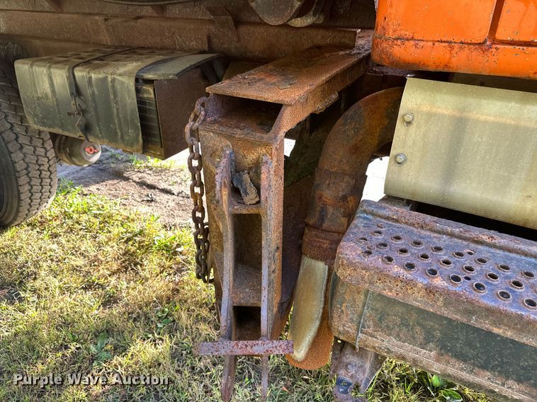 image for item DT6404 1999 International 2554 dump truck