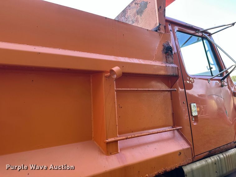 image for item DT6404 1999 International 2554 dump truck