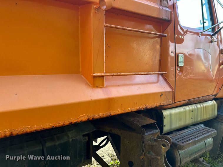 image for item DT6404 1999 International 2554 dump truck