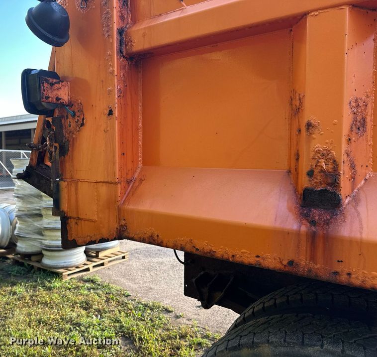 image for item DT6404 1999 International 2554 dump truck