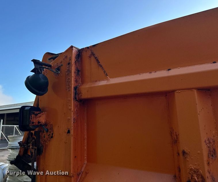 image for item DT6404 1999 International 2554 dump truck