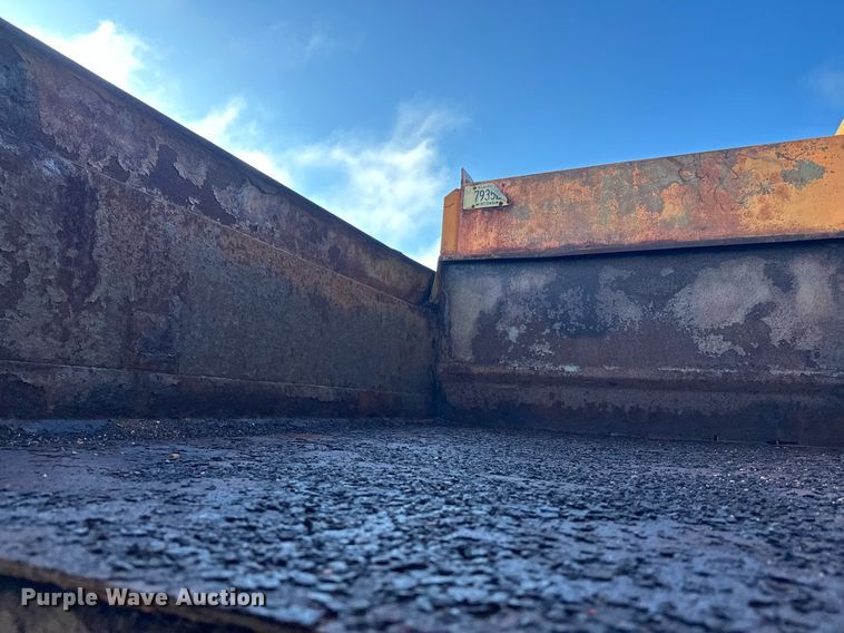 image for item DT6404 1999 International 2554 dump truck