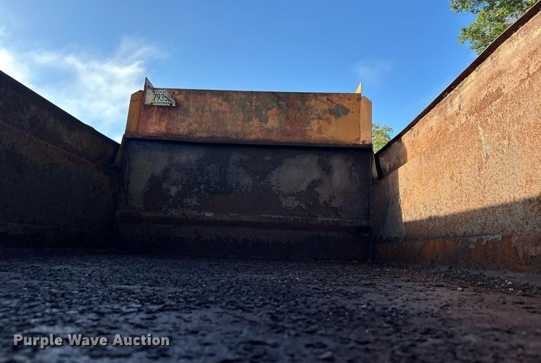 image for item DT6404 1999 International 2554 dump truck