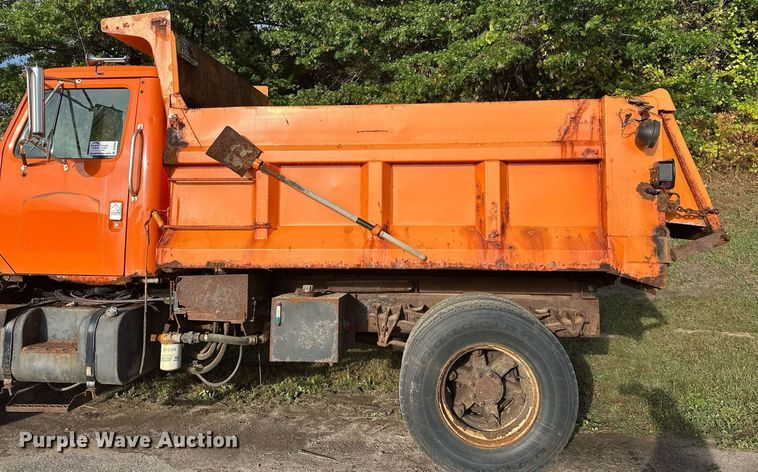 image for item DT6404 1999 International 2554 dump truck