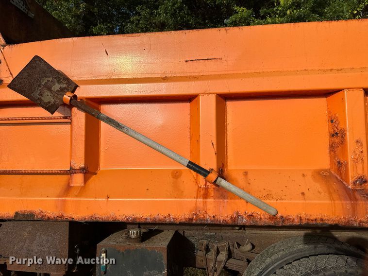 image for item DT6404 1999 International 2554 dump truck