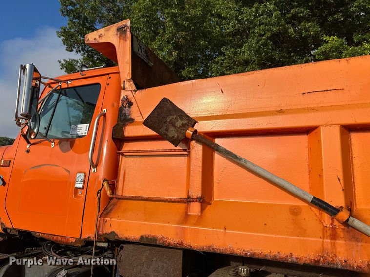 image for item DT6404 1999 International 2554 dump truck