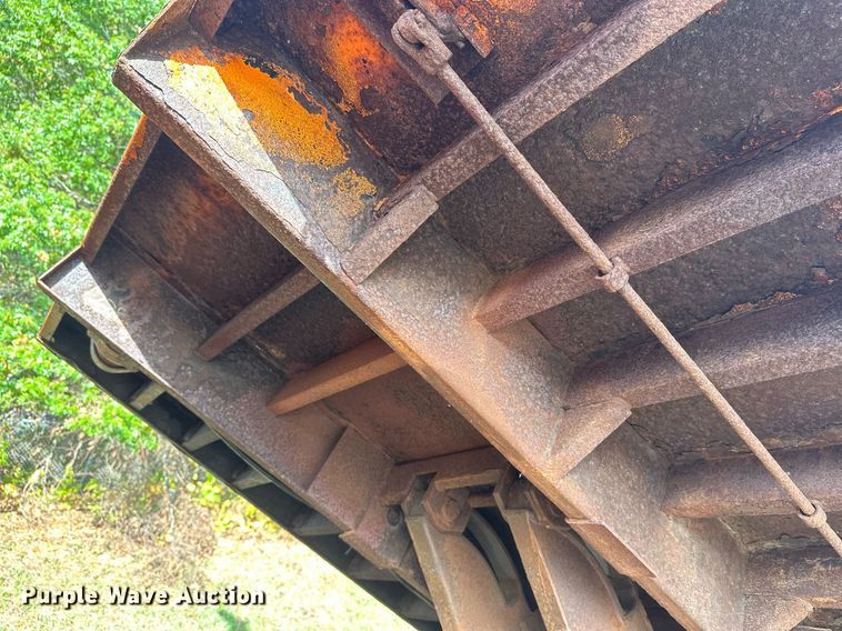 image for item DT6404 1999 International 2554 dump truck