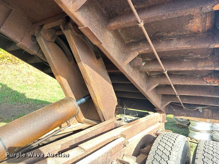 image for item DT6404 1999 International 2554 dump truck