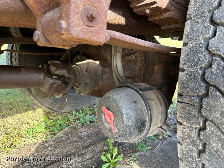 image for item DT6404 1999 International 2554 dump truck