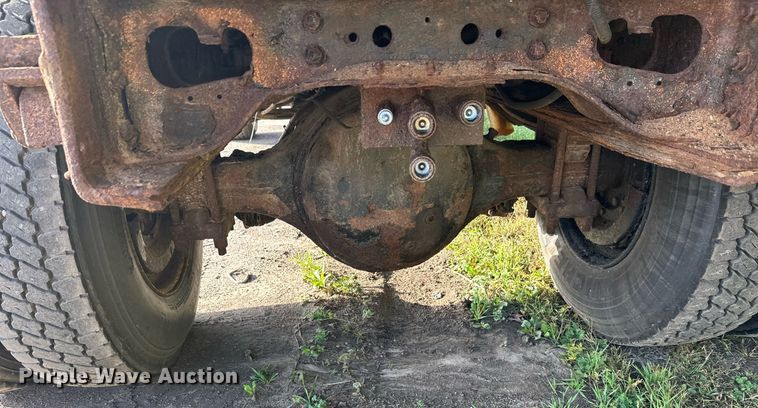 image for item DT6404 1999 International 2554 dump truck