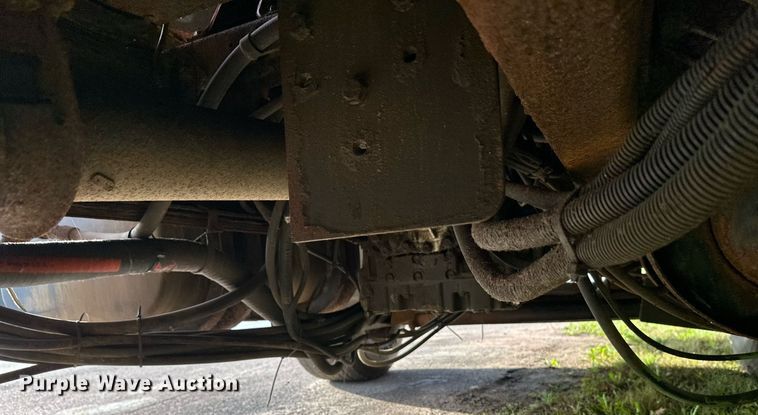 image for item DT6404 1999 International 2554 dump truck