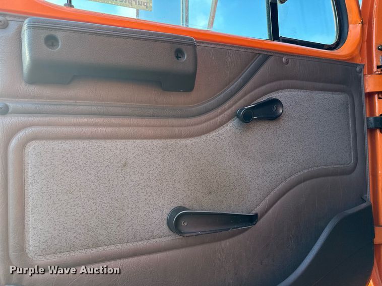 image for item DT6404 1999 International 2554 dump truck