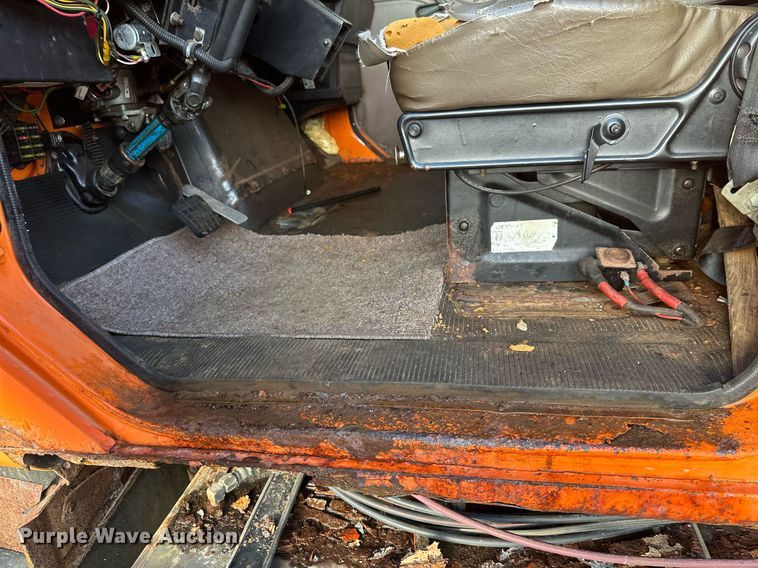 image for item DT6404 1999 International 2554 dump truck