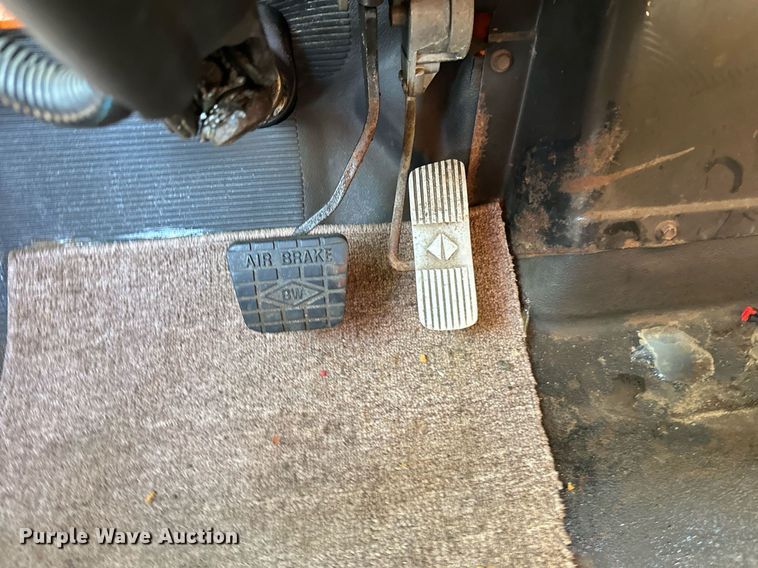 image for item DT6404 1999 International 2554 dump truck