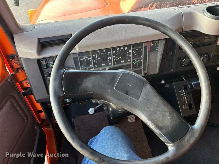 image for item DT6404 1999 International 2554 dump truck