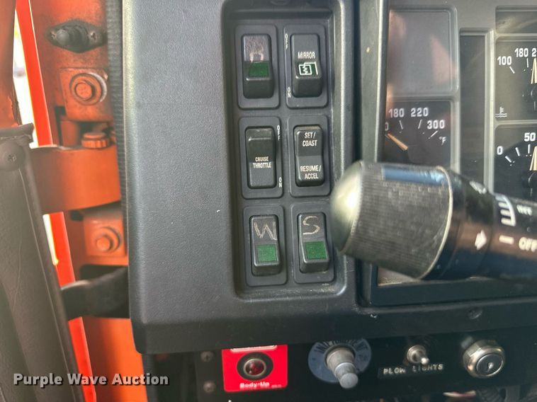 image for item DT6404 1999 International 2554 dump truck