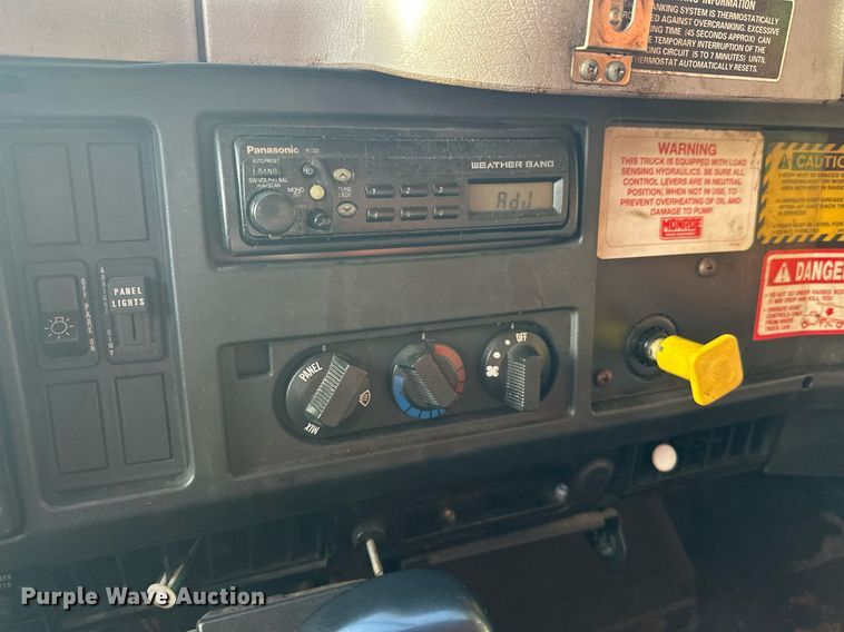 image for item DT6404 1999 International 2554 dump truck