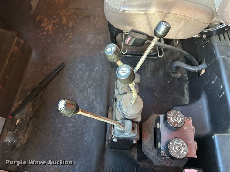 image for item DT6404 1999 International 2554 dump truck