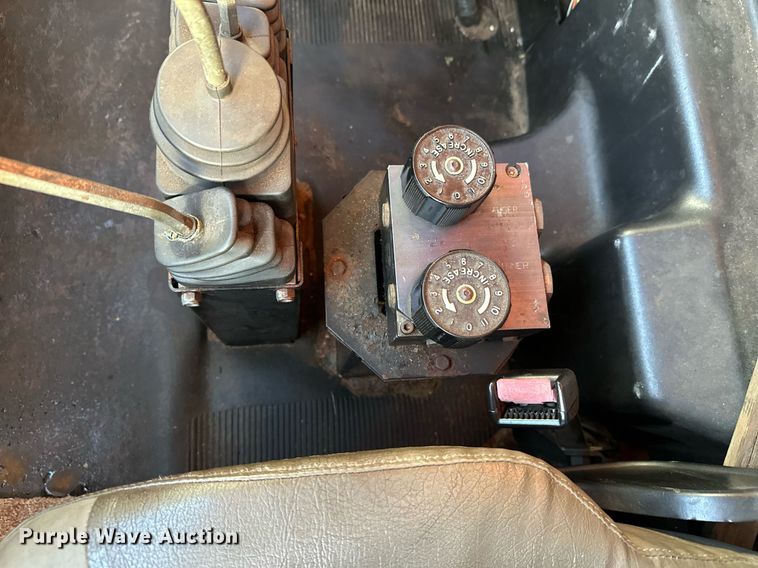 image for item DT6404 1999 International 2554 dump truck