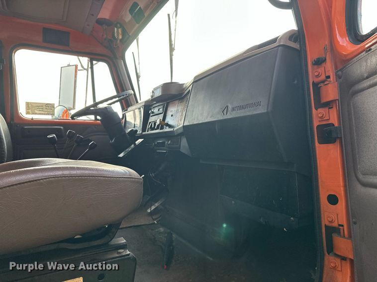 image for item DT6404 1999 International 2554 dump truck