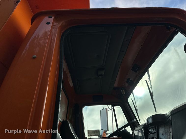 image for item DT6404 1999 International 2554 dump truck