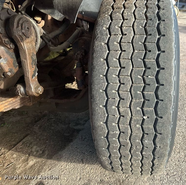 image for item DT6404 1999 International 2554 dump truck