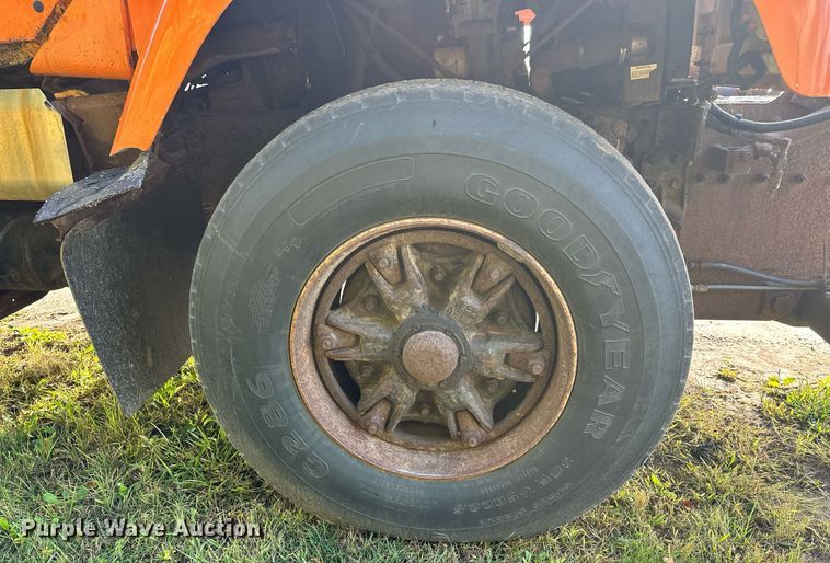 image for item DT6404 1999 International 2554 dump truck