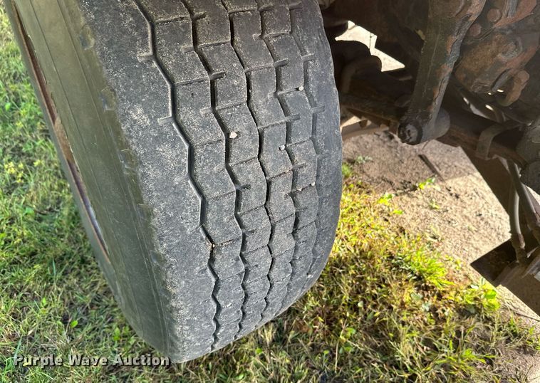 image for item DT6404 1999 International 2554 dump truck