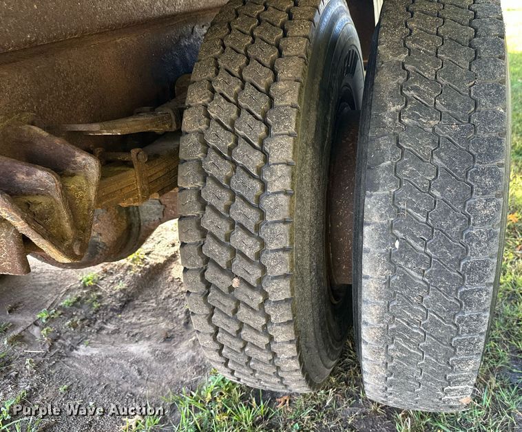 image for item DT6404 1999 International 2554 dump truck