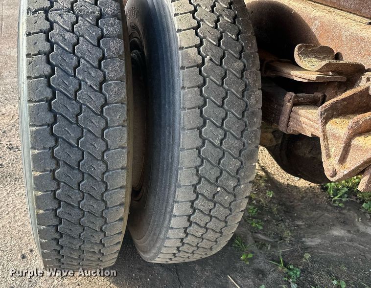 image for item DT6404 1999 International 2554 dump truck