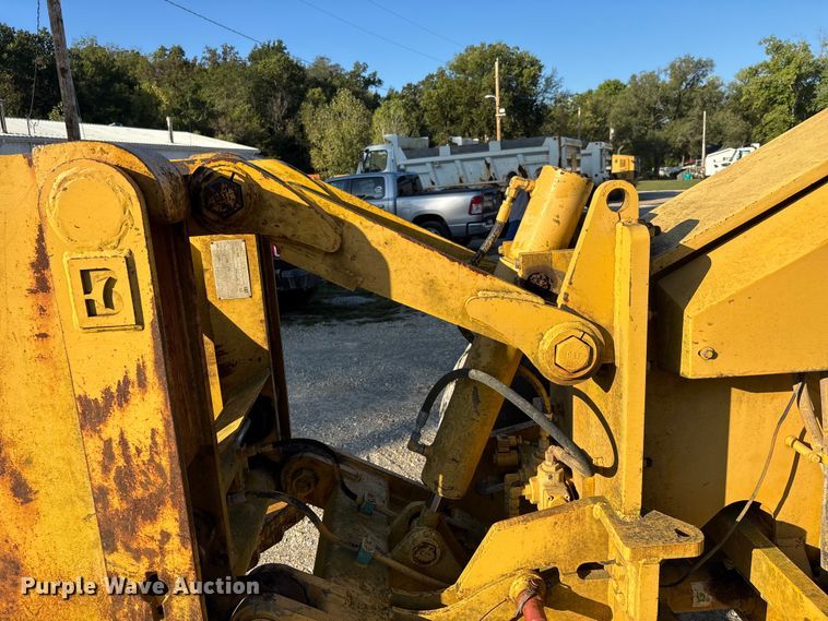 image for item DU1352 2006 Caterpillar 140H motor grader