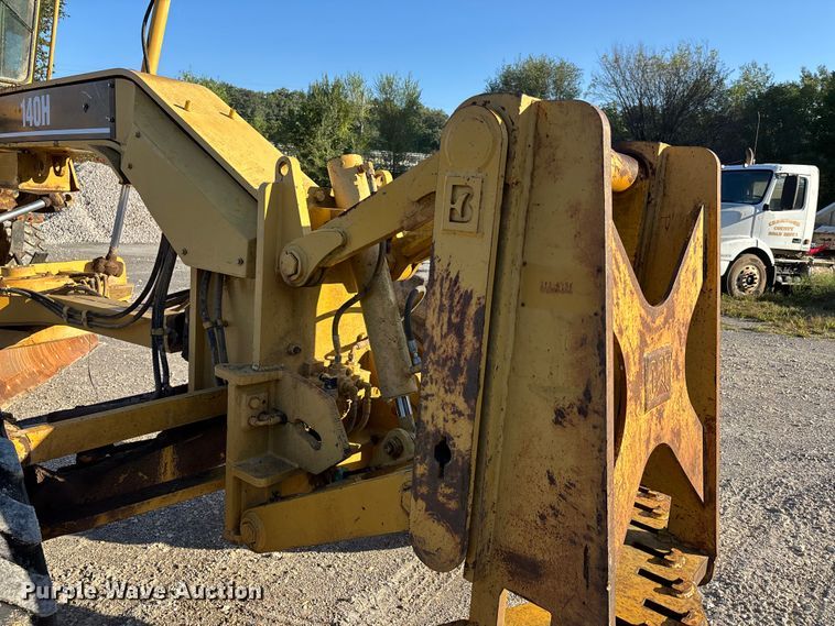 image for item DU1352 2006 Caterpillar 140H motor grader