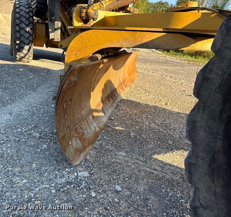 image for item DU1352 2006 Caterpillar 140H motor grader