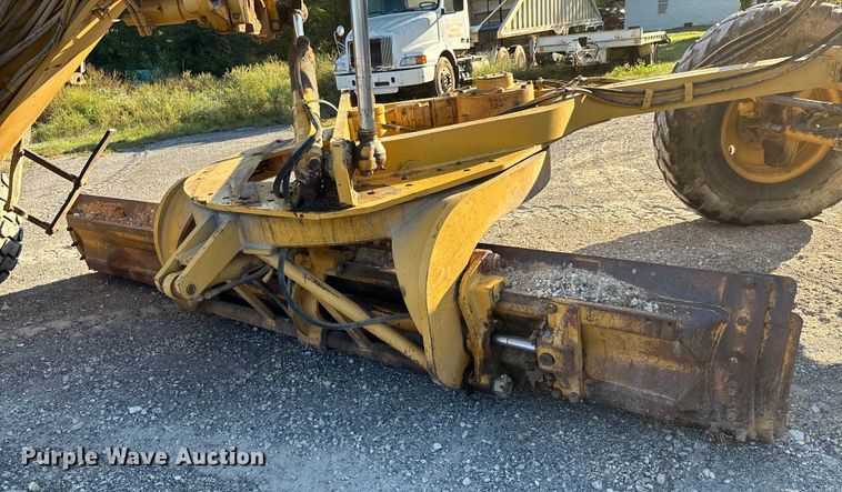image for item DU1352 2006 Caterpillar 140H motor grader