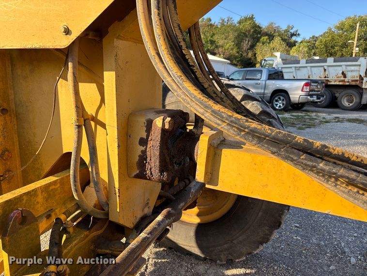 image for item DU1352 2006 Caterpillar 140H motor grader