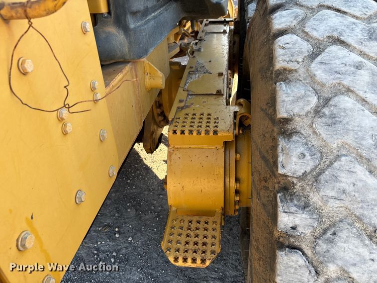 image for item DU1352 2006 Caterpillar 140H motor grader