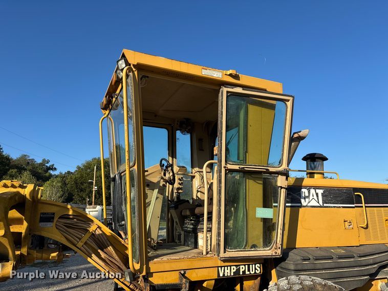 image for item DU1352 2006 Caterpillar 140H motor grader