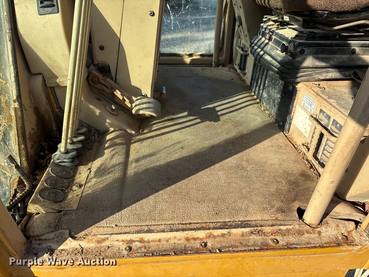 image for item DU1352 2006 Caterpillar 140H motor grader