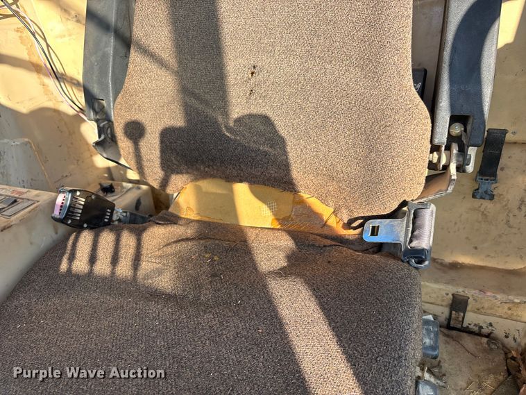 image for item DU1352 2006 Caterpillar 140H motor grader